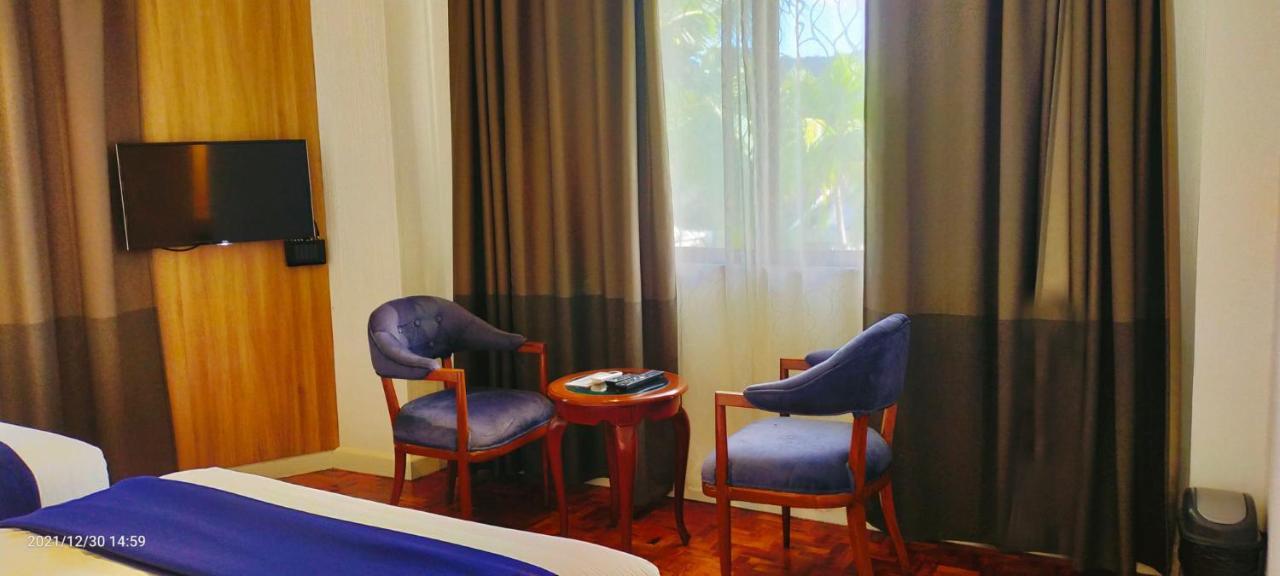 Chateau Bleu Resort Каламба Екстериор снимка