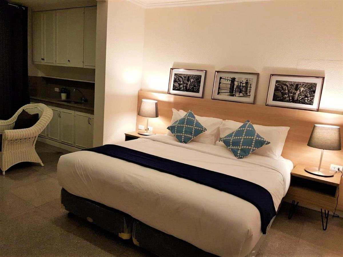 Chateau Bleu Resort Каламба Екстериор снимка
